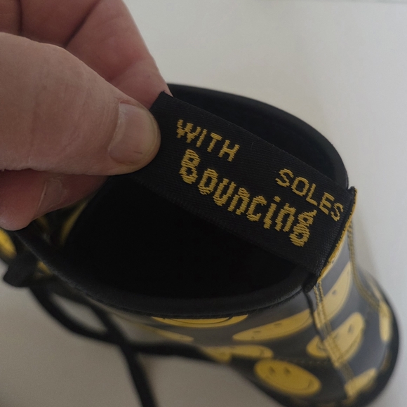 Dr Doc Martens Adult Unisex Smiley 1460 Combat Leather Boots 9M Men/ 10 Women - Picture 6 of 15